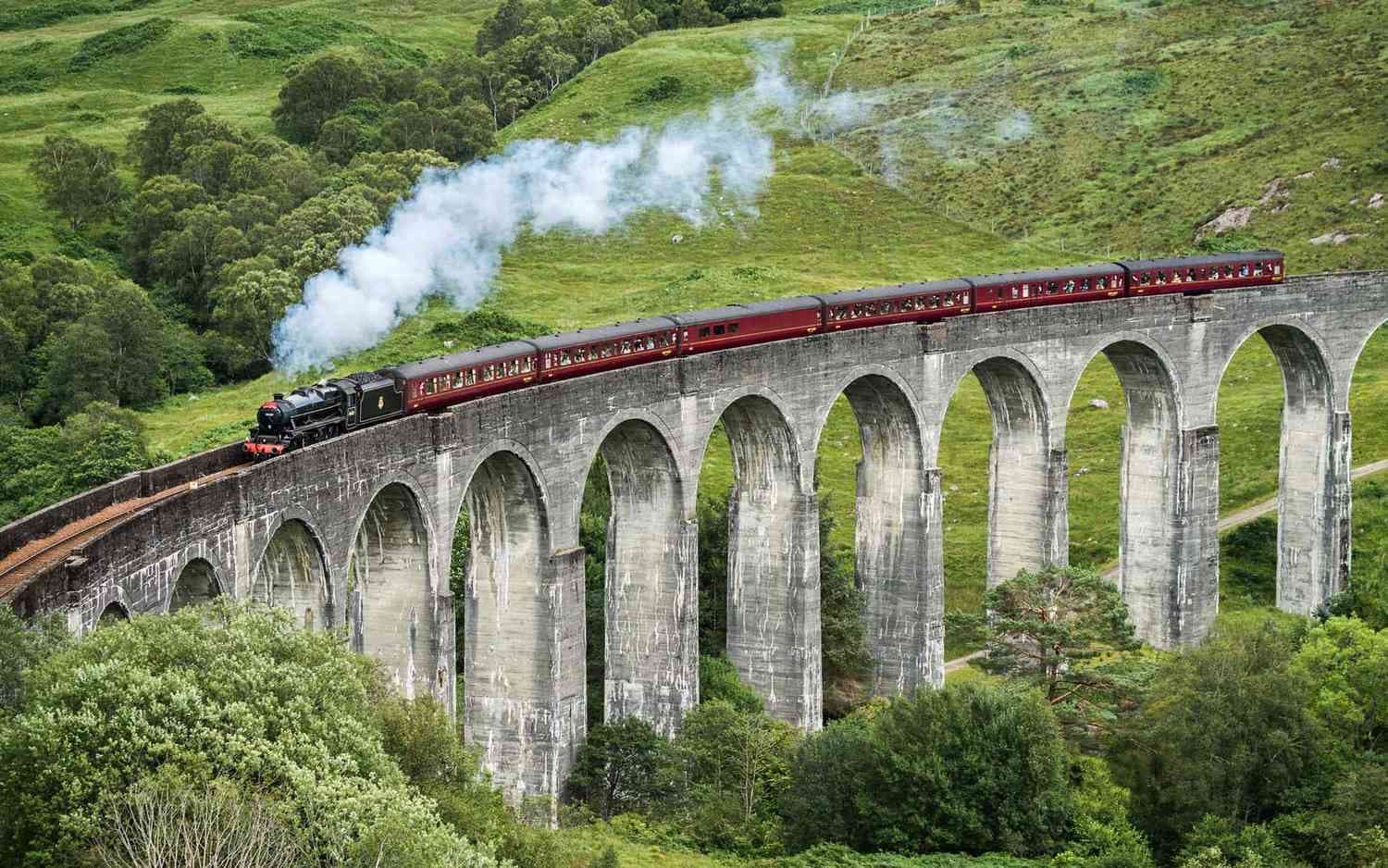 Hogwarts Express (Glenfinnan Viaduct)