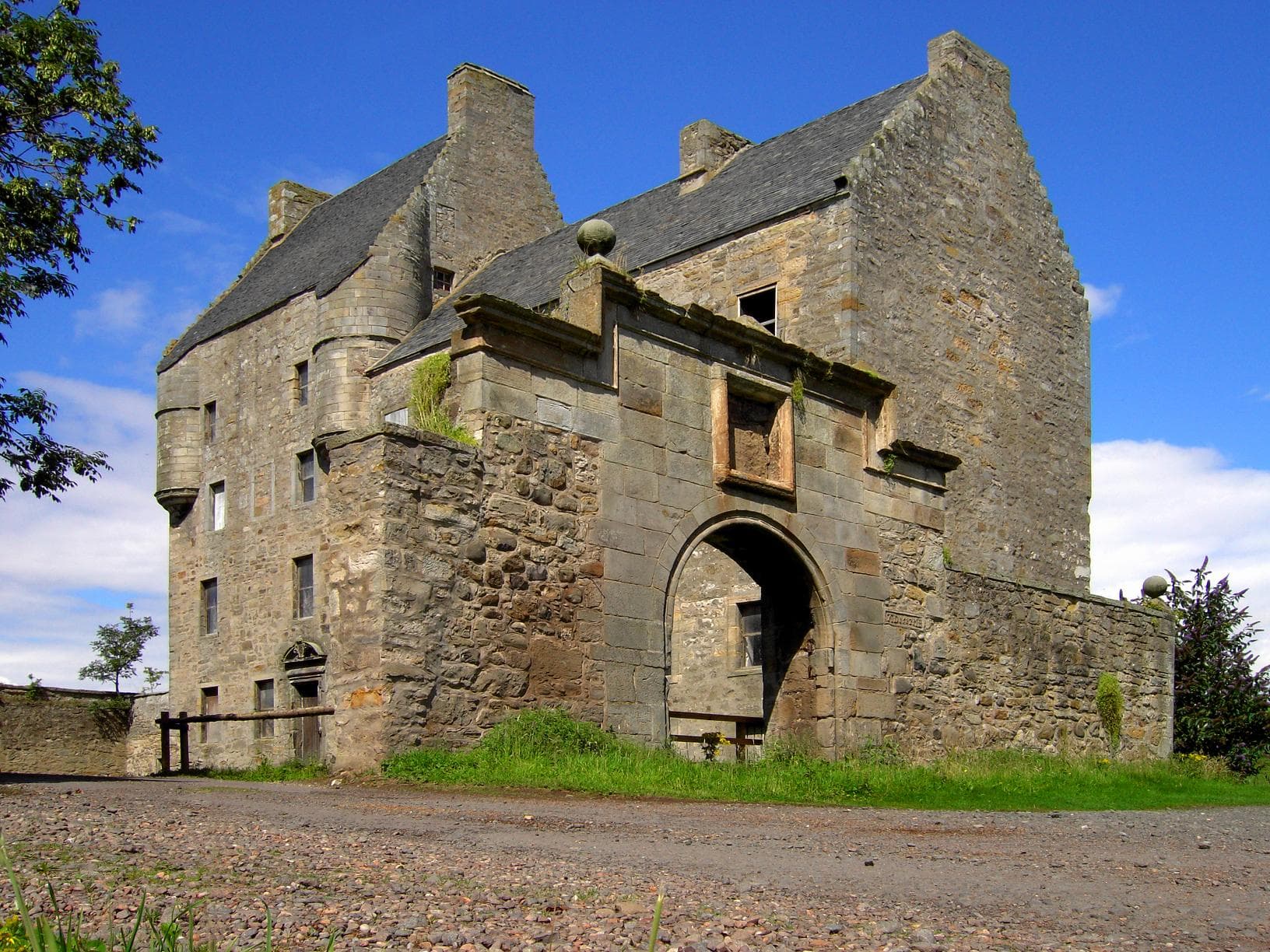 Lallybroch (Midhope Castle)