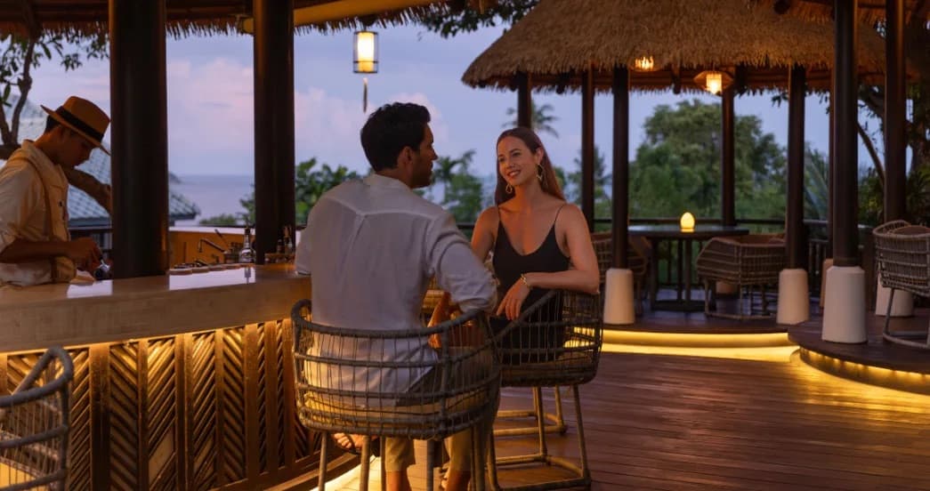 White Lotus Treehouse Bar (Singing Bird Lounge)